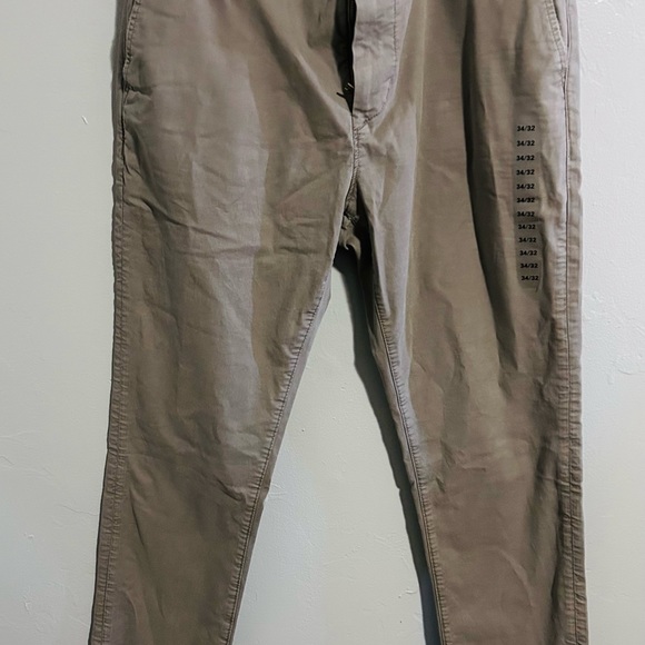 American Eagle Skinny Lived-in Khakis
Mens size 34/32
New with tags! - Picture 3 of 3